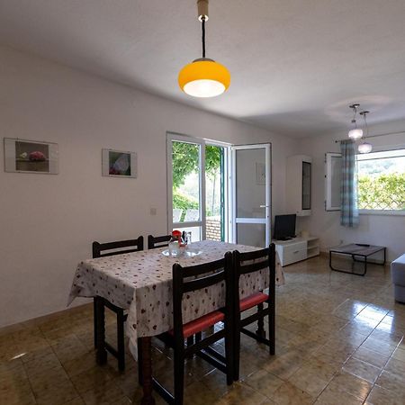 Apartments By The Sea Mudri Dolac, Hvar - 582 Vrboska Bagian luar foto