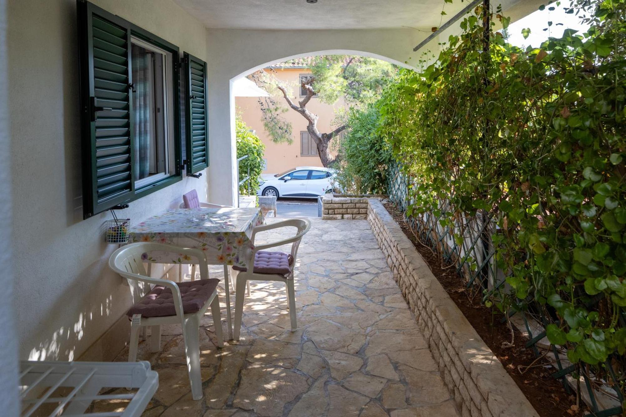 Apartments By The Sea Mudri Dolac, Hvar - 582 Vrboska Bagian luar foto
