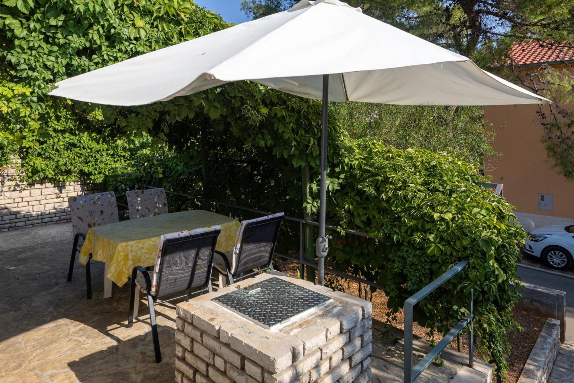 Apartments By The Sea Mudri Dolac, Hvar - 582 Vrboska Bagian luar foto